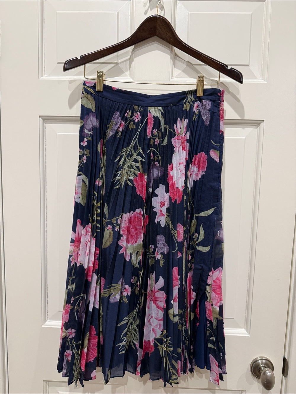Pleated Navy Floral Midi Skirt - Elegant Pink & Green Bloom